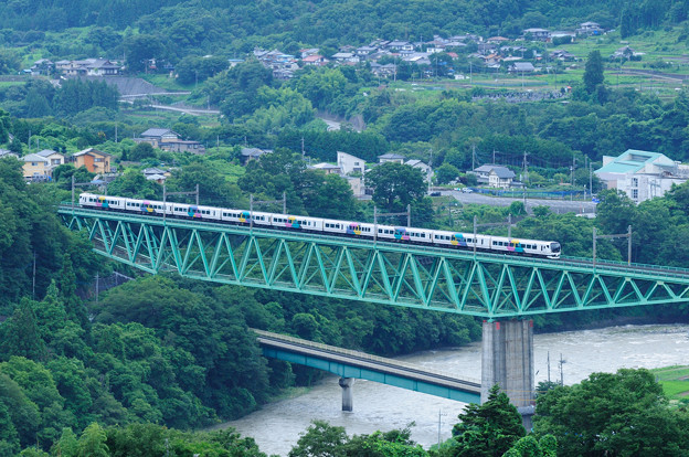 鳥沢橋梁を渡る中央線特急E257系あずさ号