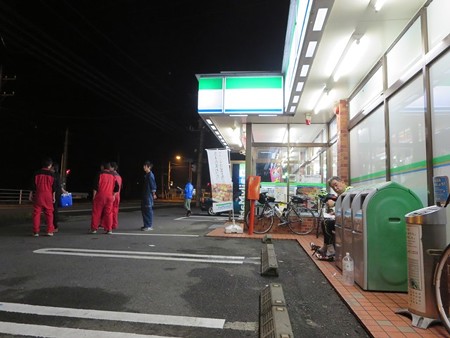 PC1 ファミマ市貝店