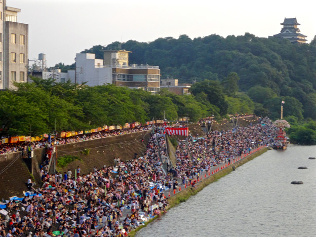 日本ライン夏まつり納涼花火大会 2015 No - 32:木曽川沿いに集まった沢山の人たち