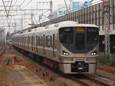 225系丹波路快速 東海道本線塚本駅