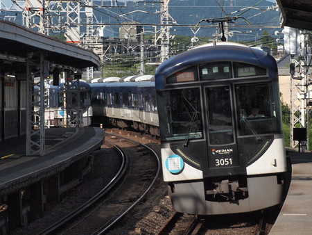 京阪3000系特急京阪本線中書島駅02