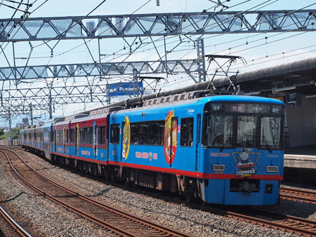 京阪8000系特急 京阪本線西三荘駅