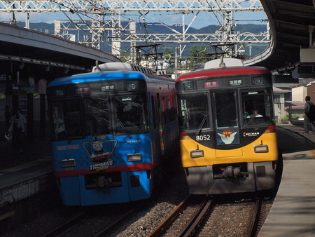 京阪8000系特急 京阪本線中書島駅