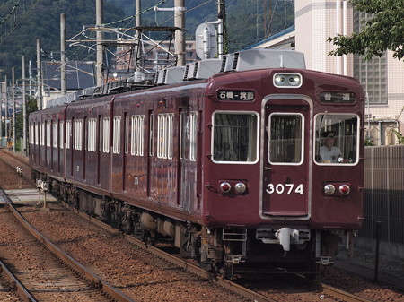 阪急3000系普通 阪急箕面線牧落駅01
