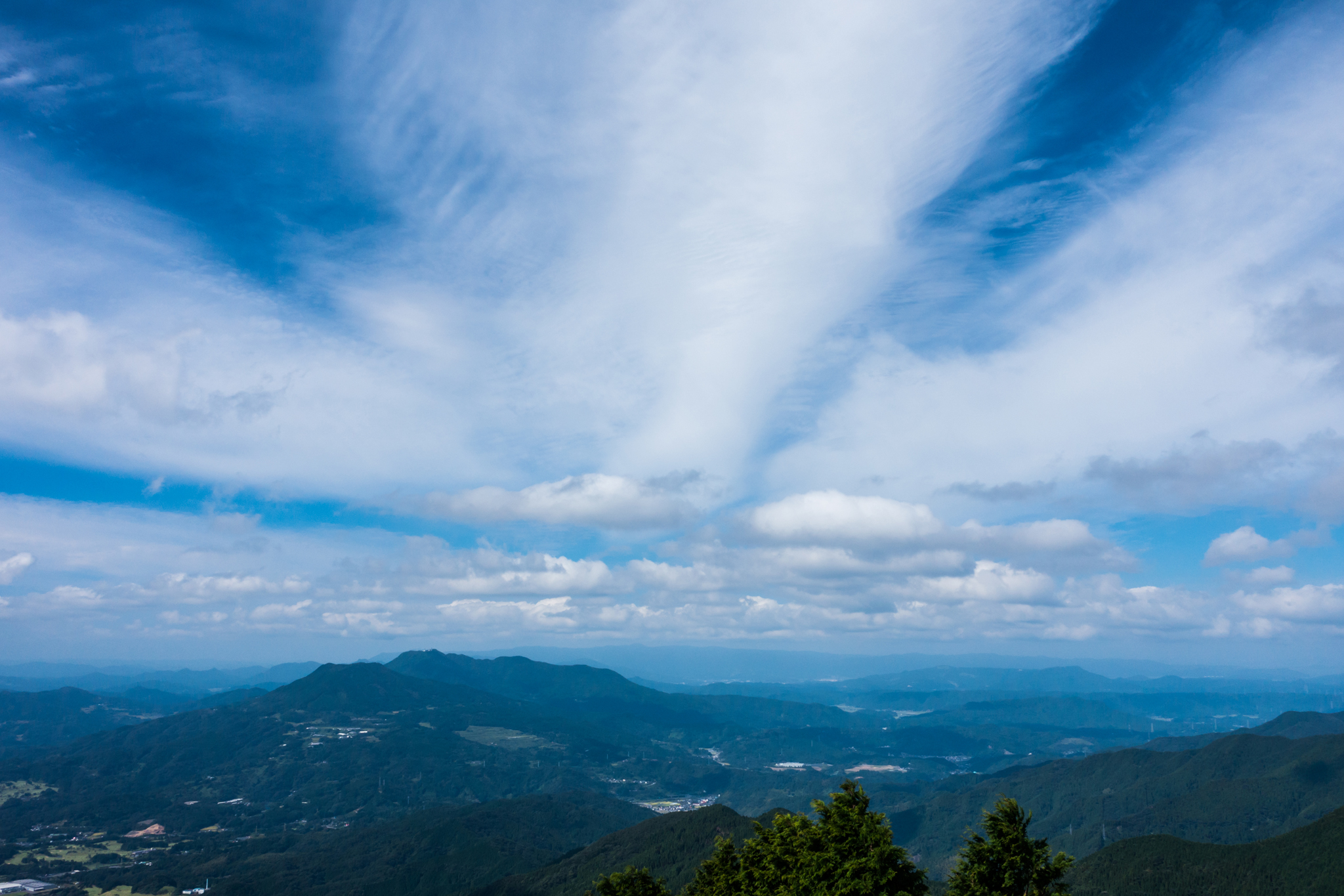 八幡岳上空