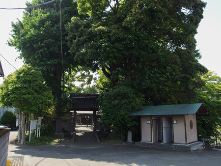 曽我寺 山門前