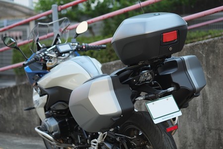 R1200RSに純正トップ＆パニアケースをお取付させて頂きましたので、ご