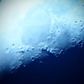 上弦の月    将来の夢は、月面に立ち大口径の天体望遠鏡で美しい地球を撮影してみたい