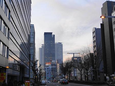 錦通りからの名古屋駅高層ビル群