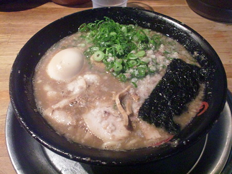 がむしゃら　豚骨ラーメン煮卵入り