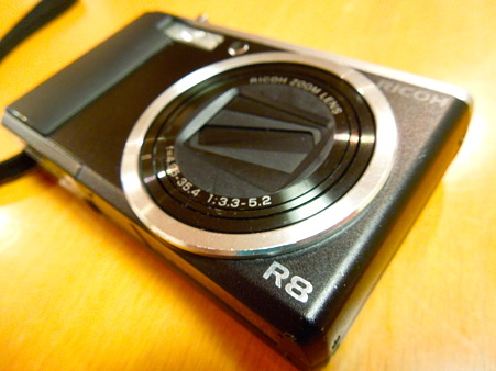 RICOH R8