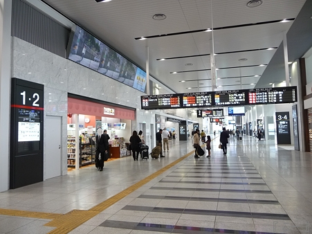 110416-17 大阪駅 (3)