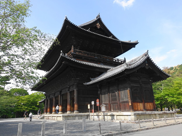 「天下龍門」とも呼ばれる日本三大門のひとつ