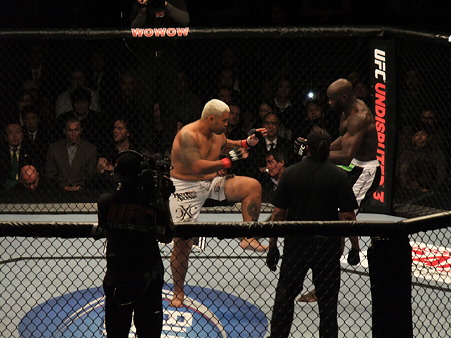 UFC 144 マーク・ハントvsシーク・コンゴ (2)