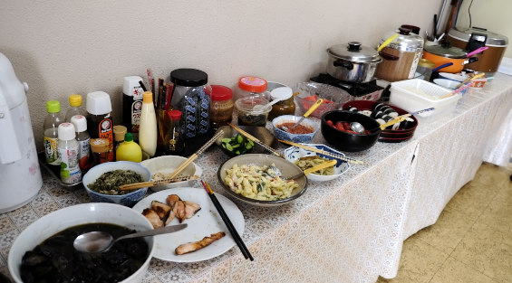 料理が並ぶテーブル DSCF3681