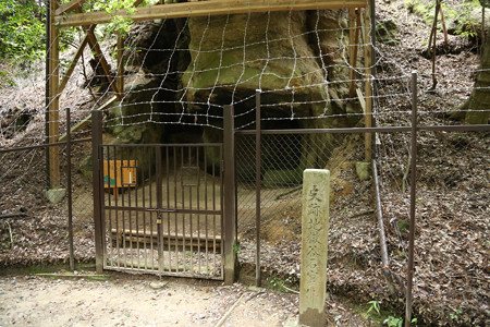 滝坂の道・地獄谷石窟仏 - 12
