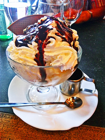 DAME BLANCHE