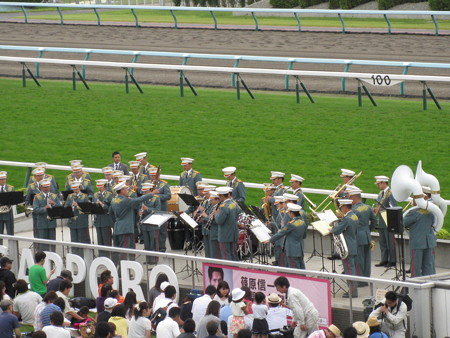 昼間のイベントは自衛隊音楽隊演奏