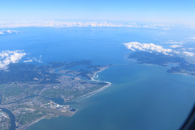 徳島空港と瀬戸大橋