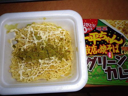 明星一平ちゃん夜店の焼そばタイ風グリーンカレー味