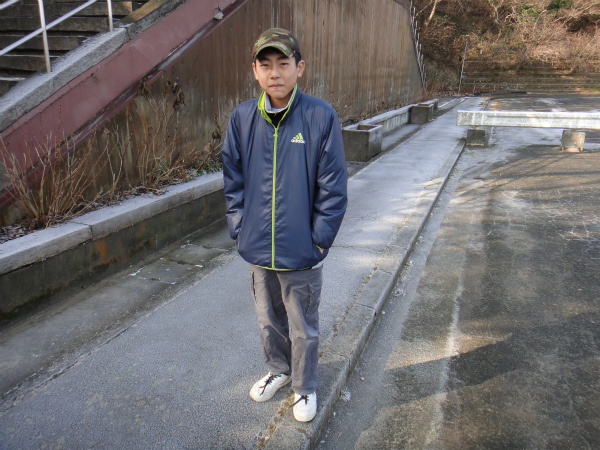 路面が霜で凍っている