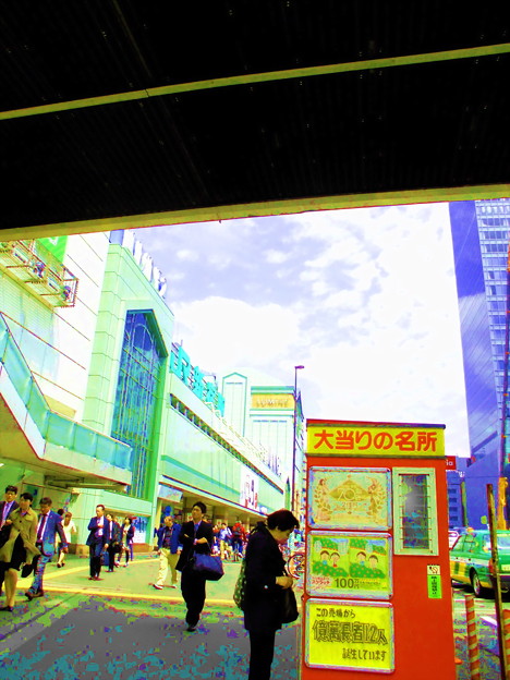 新宿駅南口-01明日への夢